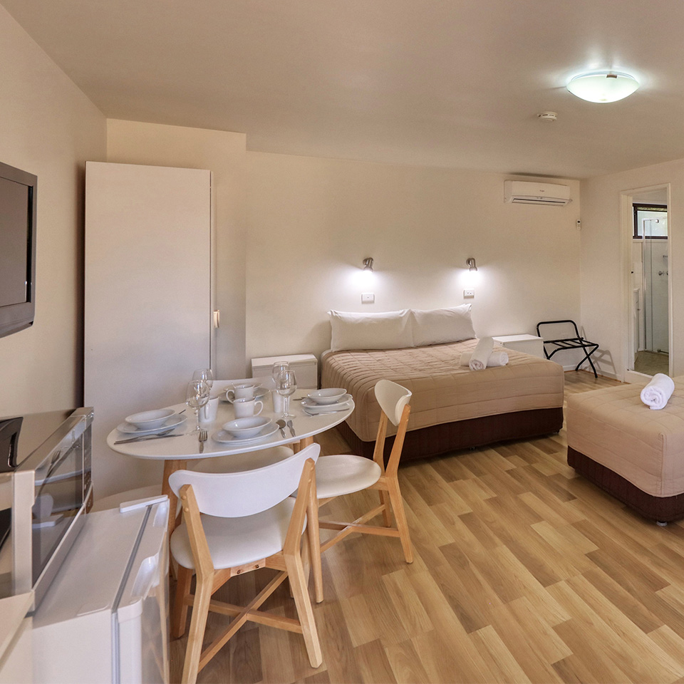 motel-meneres-corowa-family-room-1.jpg